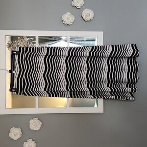 Amy Byer kids size 16 black and white skirt